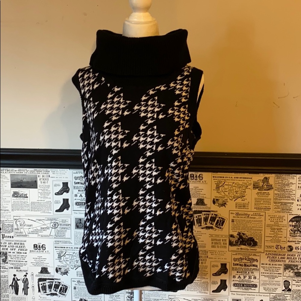 Sleeveless Turtle Neck